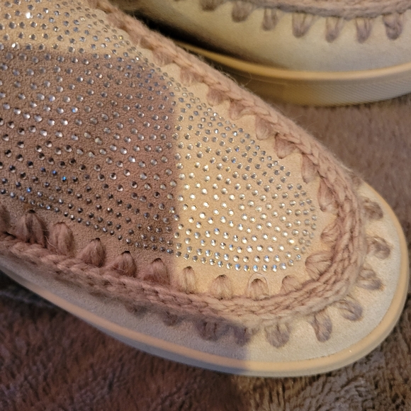 Brand New! Blondo Ava Waterproof Faux-Fur & Suede Mocassin Sneakers - Picture 3 of 5